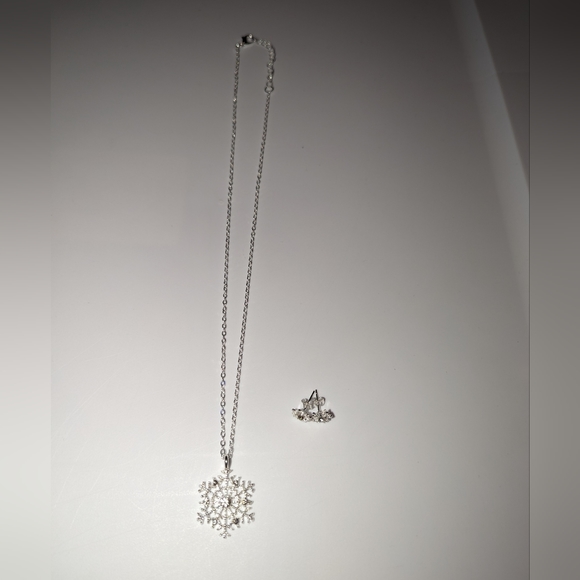 3pcs/set Fashion Christmas Silver Snowflake Necklace Stud Earrings - Picture 3 of 15